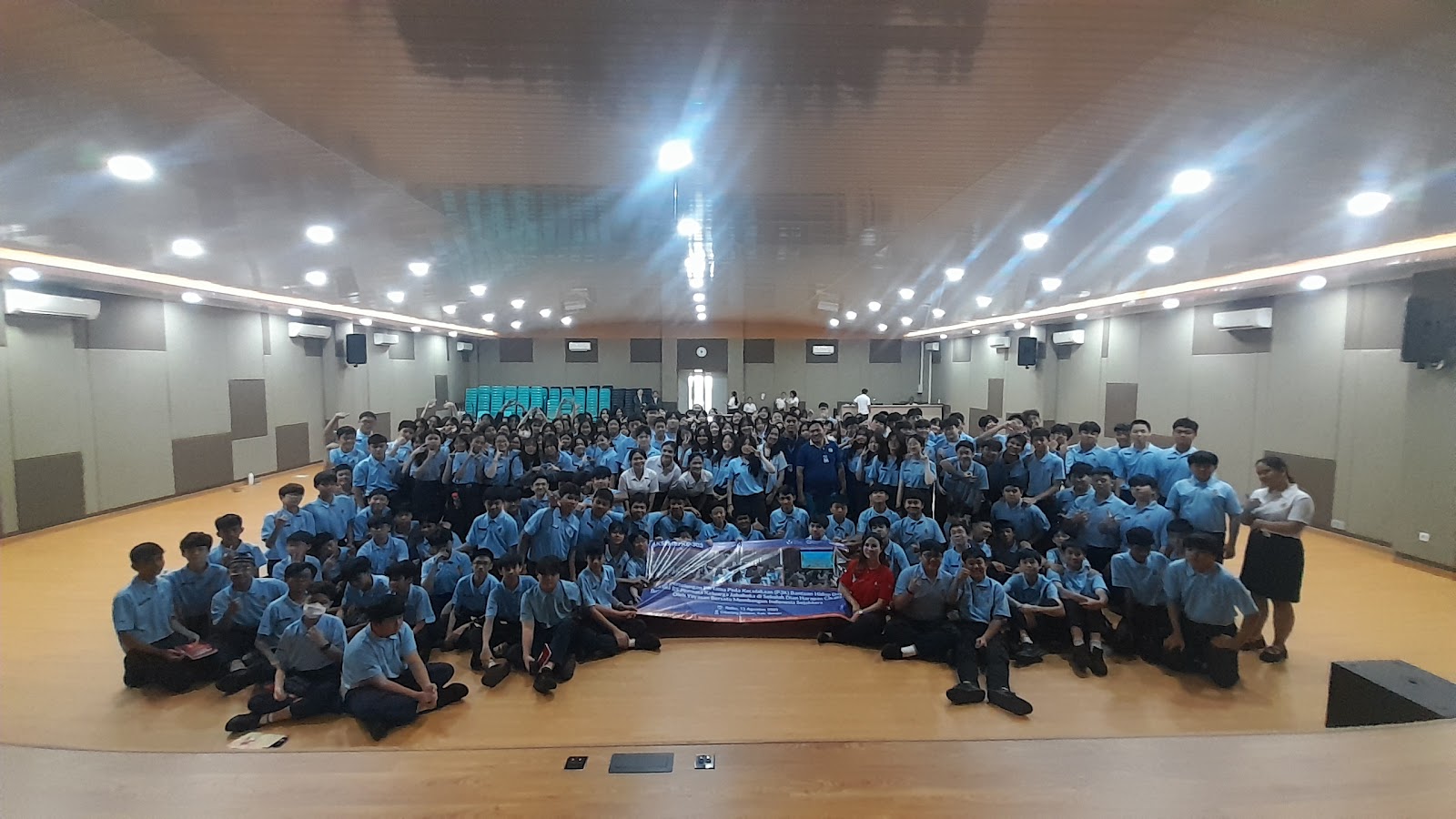 PRAKTIK PERTOLONGAN PERTAMA PADA KECELAKAAN (P3K) BANTUAN HIDUP DASAR BERSAMA RS PERMATA  KELUARGA JABABEKA DI SEKOLAH DIAN HARAPAN CIKARANG OLEH YAYASAN  BERSATU MEMBANGUN INDONESIA SEJAHTERA